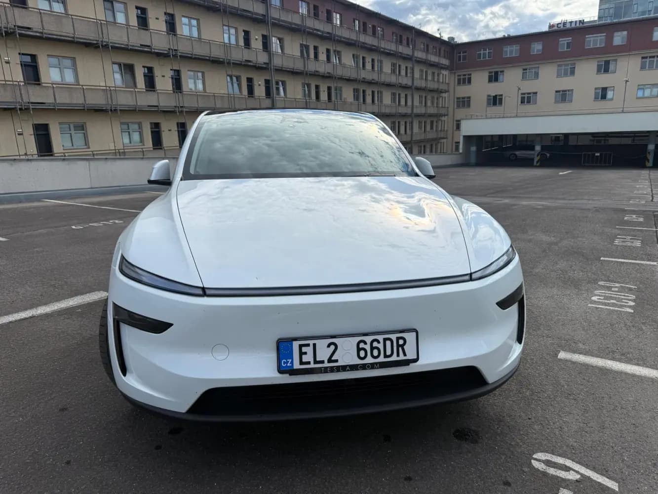 Tesla Model Y Long Range image